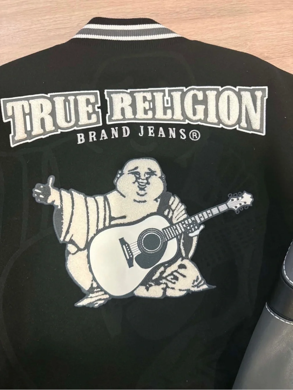 True Religion Varsity Jacket Men’s M Black Gray Leather Sleeves Y2K 02